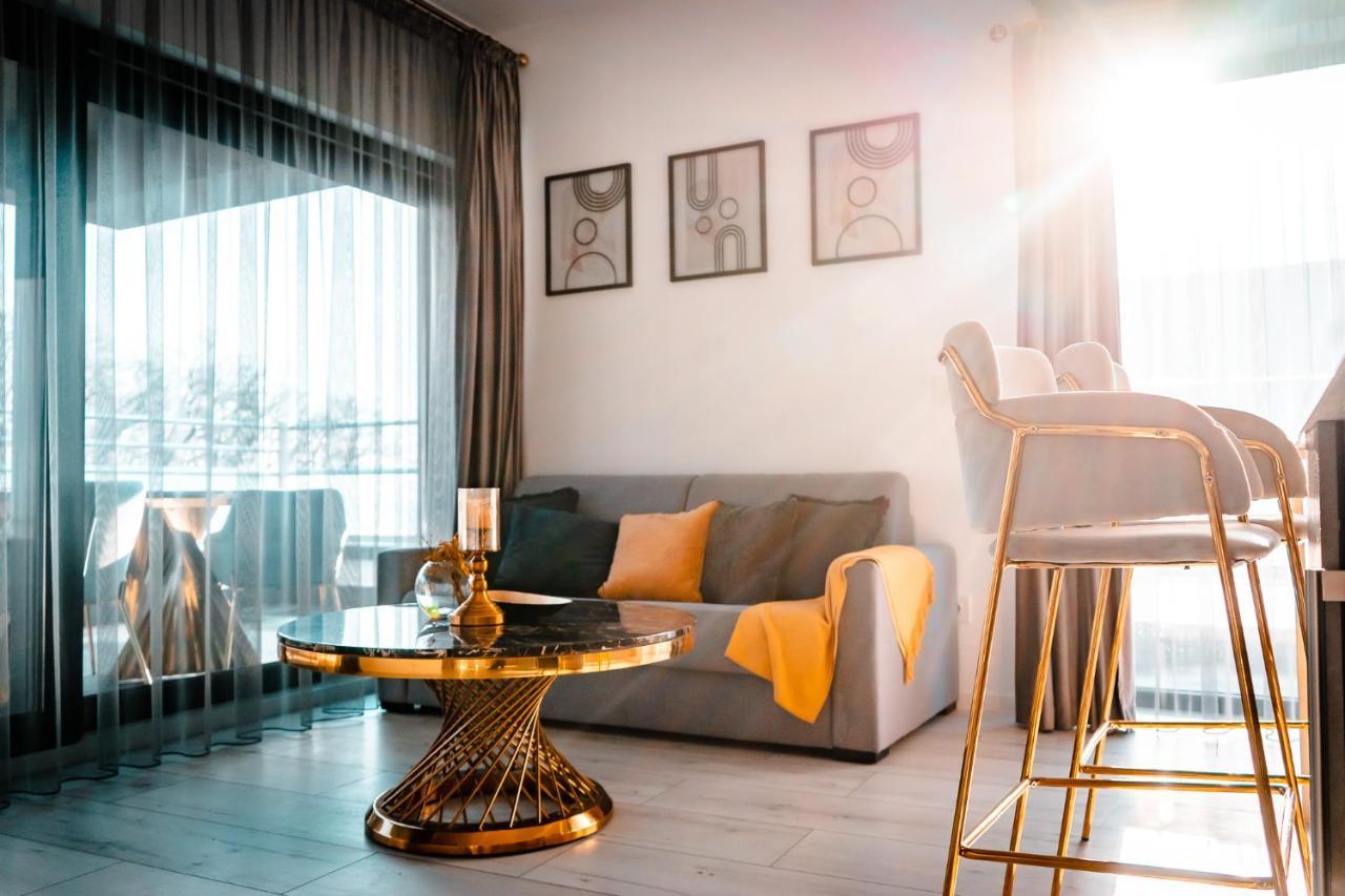 Luxury Family Apartment With Private Parking And Forest View تيميشورا المظهر الخارجي الصورة