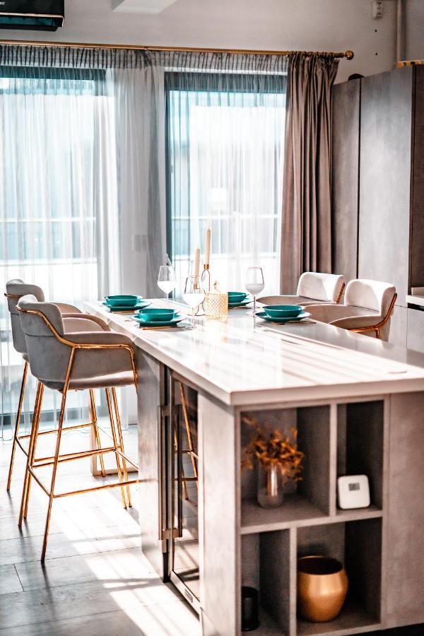 Luxury Family Apartment With Private Parking And Forest View تيميشورا المظهر الخارجي الصورة