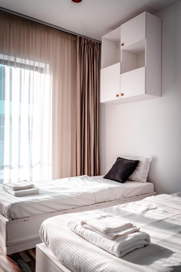 Luxury Family Apartment With Private Parking And Forest View تيميشورا المظهر الخارجي الصورة
