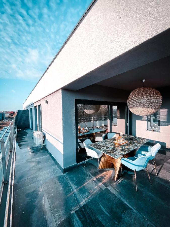 Luxury Family Apartment With Private Parking And Forest View تيميشورا المظهر الخارجي الصورة